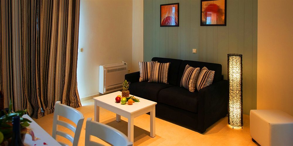 Mantinia Bay Hotel 칼라마타 외부 사진